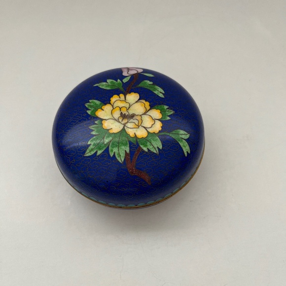 VINTAGE CHINESE CLOISONNE ENAMEL TRINKET BOX - Picture 1 of 3